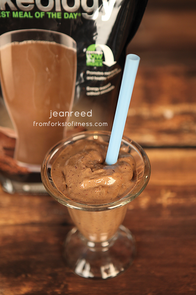21 Day Fix: PB&J Shake | From Forks to Fitness